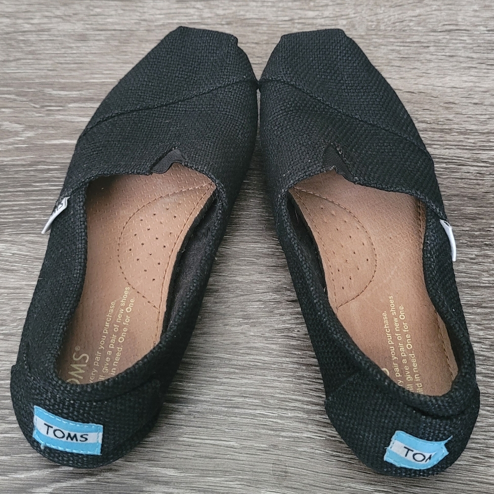 Tom’s women’s flats